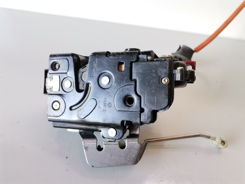 Recambio de cerradura puerta trasera derecha para audi a4 avant (8e) ake referencia OEM IAM 8E0839016C  