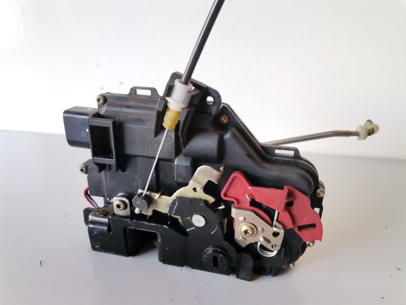 Recambio de cerradura puerta trasera derecha para audi a4 avant (8e) ake referencia OEM IAM 8E0839016C  
