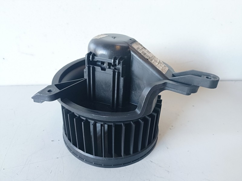 Recambio de ventilador calefaccion para citroen berlingo 9hw referencia OEM IAM 031117E/G202  