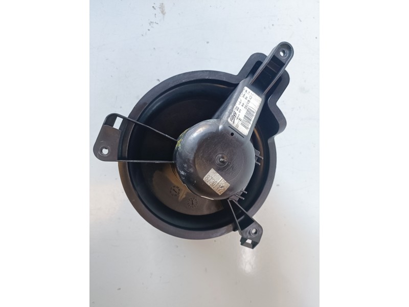 Recambio de ventilador calefaccion para citroen berlingo 9hw referencia OEM IAM 031117E/G202  