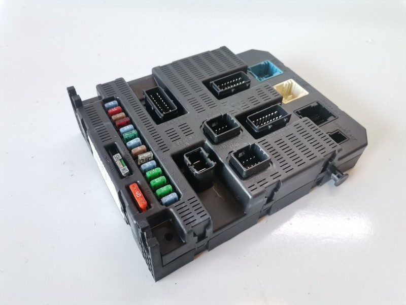 Recambio de caja reles / fusibles para peugeot 207 9hx referencia OEM IAM 9659285380  