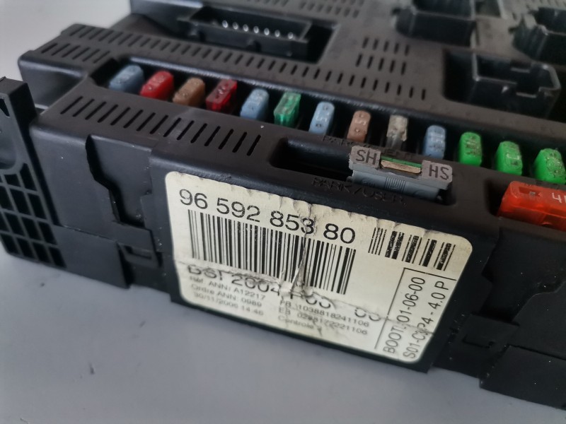 Recambio de caja reles / fusibles para peugeot 207 9hx referencia OEM IAM 9659285380  