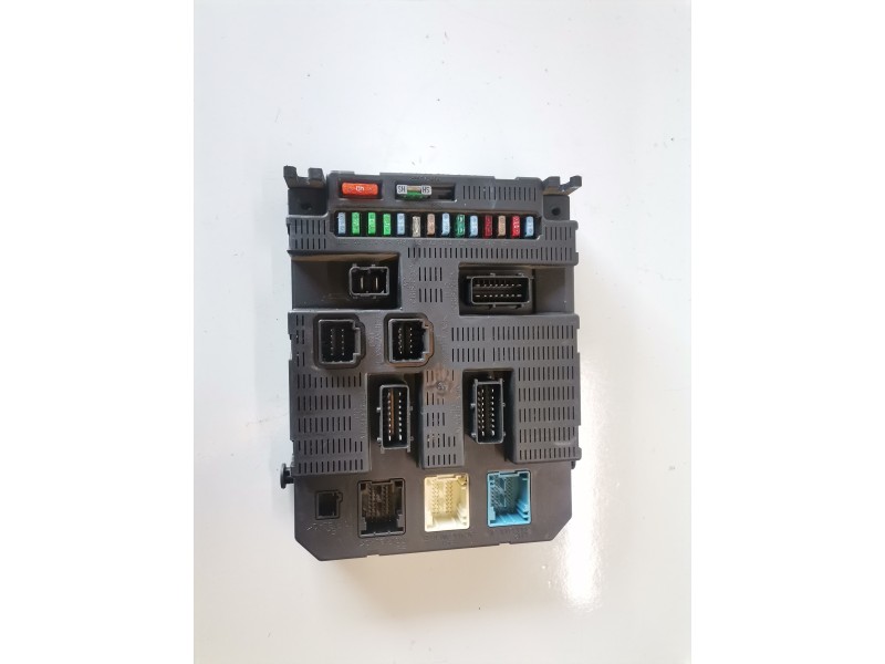 Recambio de caja reles / fusibles para peugeot 207 9hx referencia OEM IAM 9659285380  
