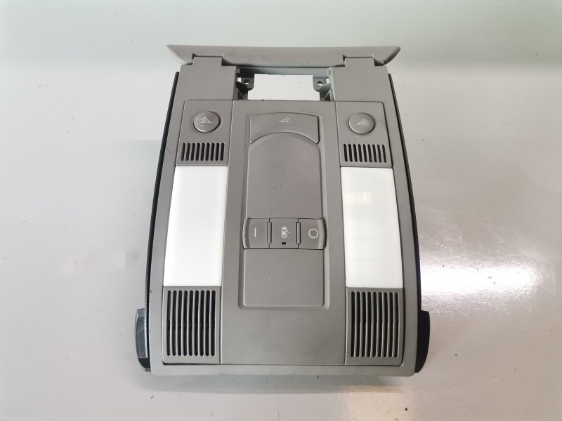 Recambio de luz interior para audi a8 (4e) bvn referencia OEM IAM 4E0947097AK  