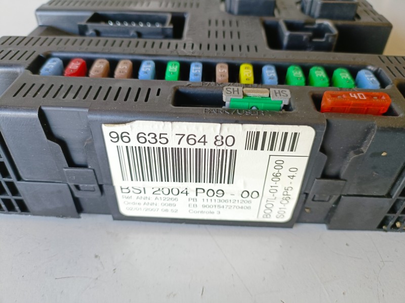 Recambio de caja reles / fusibles para citroen c4 berlina kfu referencia OEM IAM 9663576480  