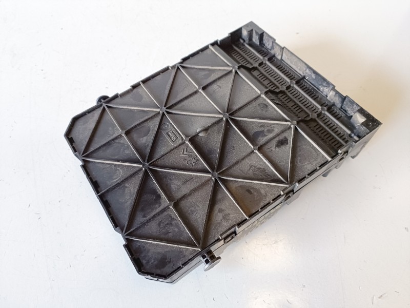 Recambio de caja reles / fusibles para citroen c4 berlina kfu referencia OEM IAM 9663576480  