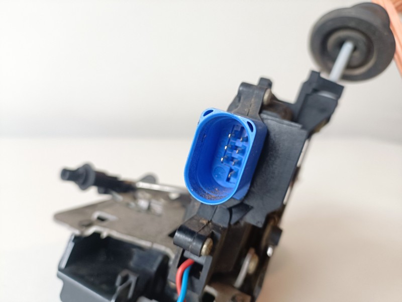 Recambio de cerradura puerta delantera derecha para audi a3 (8p1) bkd referencia OEM IAM 4E1837016  