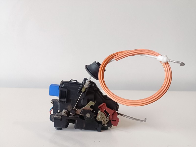 Recambio de cerradura puerta delantera derecha para audi a3 (8p1) bkd referencia OEM IAM 4E1837016  