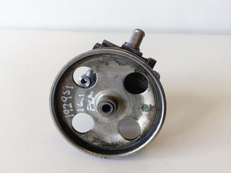 Recambio de bomba direccion para citroen c3 9hx referencia OEM IAM 9685555580  