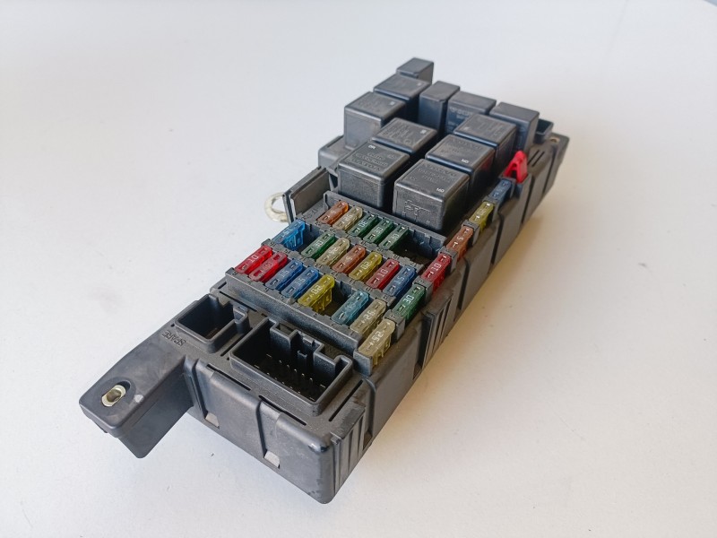Recambio de caja reles / fusibles para volvo s80 berlina d5252t referencia OEM IAM 9452993  