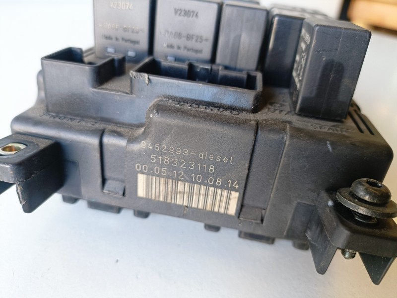 Recambio de caja reles / fusibles para volvo s80 berlina d5252t referencia OEM IAM 9452993  