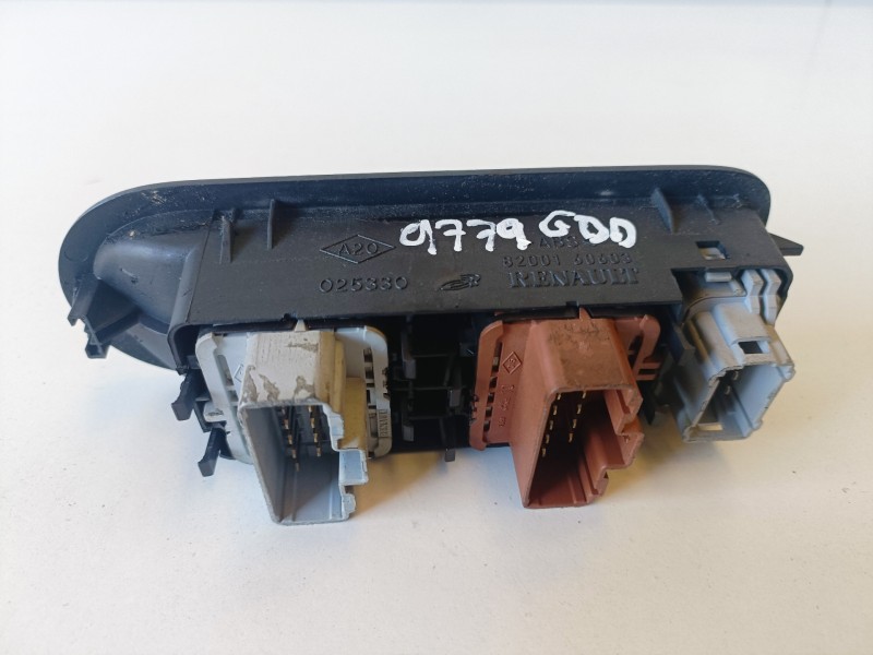 Recambio de mando elevalunas delantero derecho para renault scenic ii (jm) f9q818 referencia OEM IAM 8200160603  