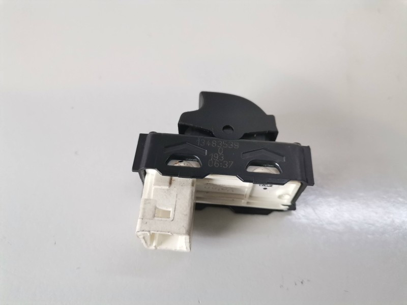 Recambio de mando elevalunas trasero derecho para opel crossland x eb2adts (hn05) referencia OEM IAM   