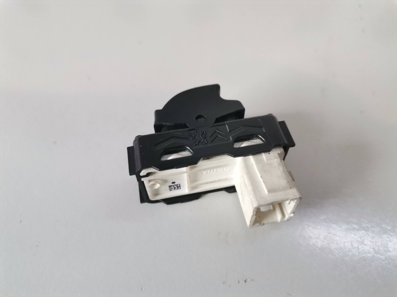 Recambio de mando elevalunas trasero derecho para opel crossland x eb2adts (hn05) referencia OEM IAM   