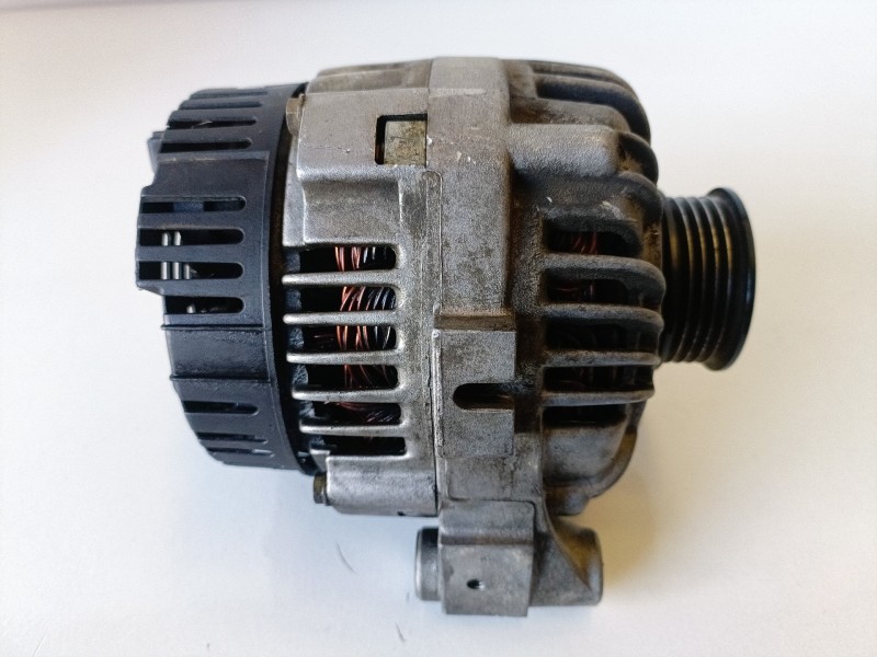 Recambio de alternador para bmw serie 3 berlina (e36) 174t1 referencia OEM IAM 2541770A  