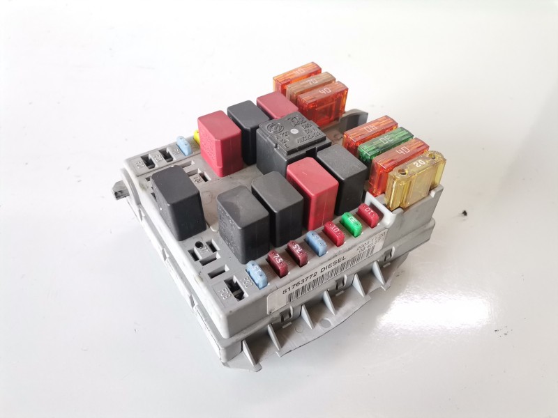 Recambio de caja reles / fusibles para fiat i doblò (119) 223b1000 referencia OEM IAM 51763772  