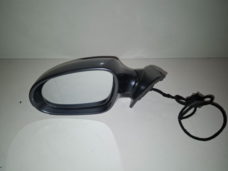 Recambio de retrovisor izquierdo para volkswagen passat berlina (3c2) cba referencia OEM IAM 010781  