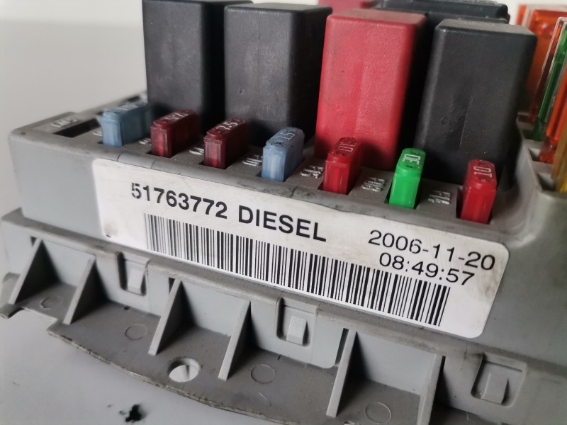 Recambio de caja reles / fusibles para fiat i doblò (119) 223b1000 referencia OEM IAM 51763772  