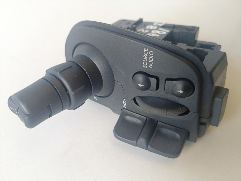 Recambio de mando limpia para renault modus i k9k766 referencia OEM IAM 88103009339  
