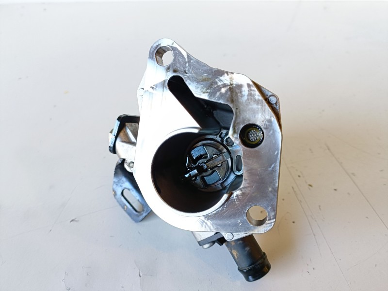 Recambio de depresor freno / bomba vacio para renault kangoo ii (f/kw0) k9k608 referencia OEM IAM 7006730303/8201005306C  