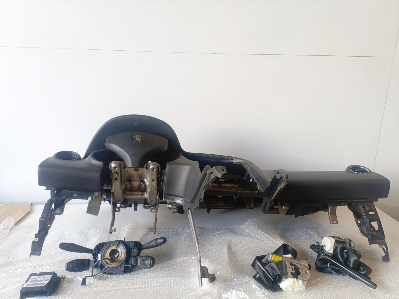 Recambio de kit airbag para peugeot 5008 rh02 referencia OEM IAM 9685506177/9685481677  