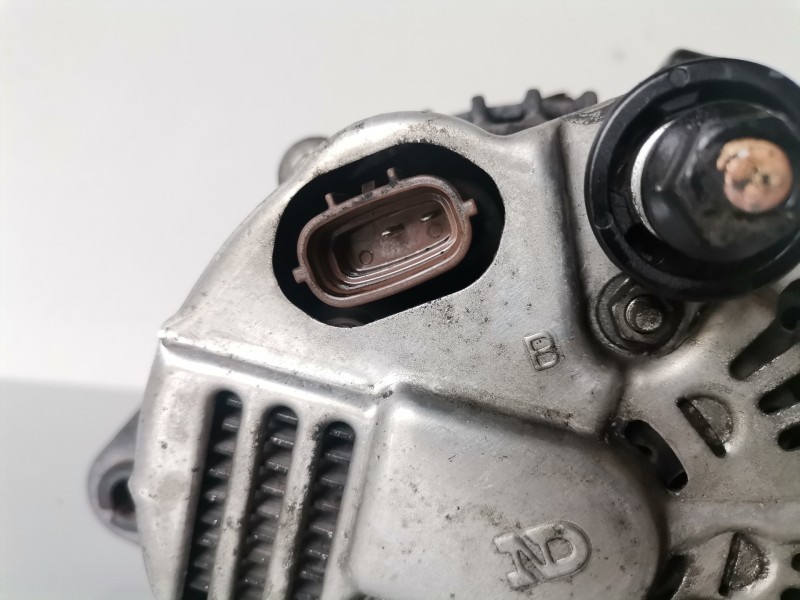 Recambio de alternador para kia sorento (bl) d4cb referencia OEM IAM 373004A300  