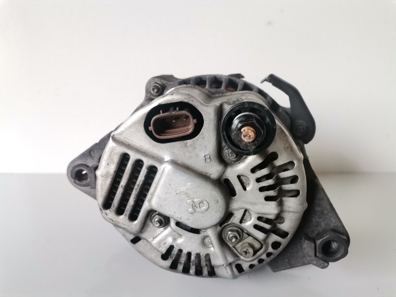 Recambio de alternador para kia sorento (bl) d4cb referencia OEM IAM 373004A300  