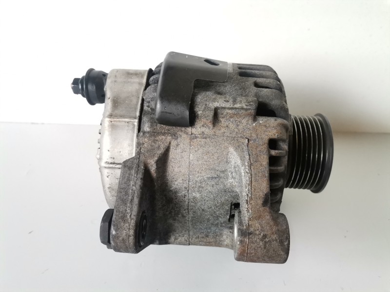 Recambio de alternador para kia sorento (bl) d4cb referencia OEM IAM 373004A300  