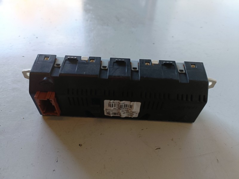 Recambio de pantalla multifuncion para peugeot 207 8hr referencia OEM IAM 9676655380  