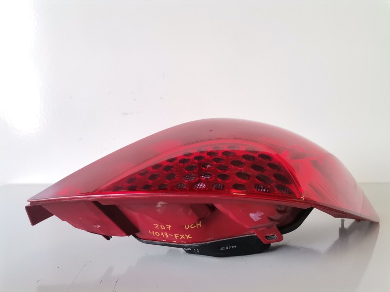 Recambio de piloto trasero derecho para peugeot 207 9hx referencia OEM IAM   