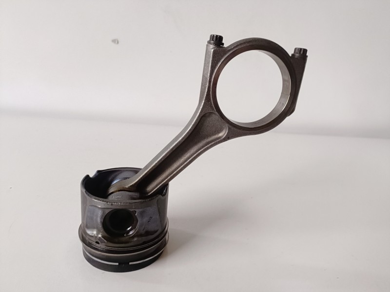 Recambio de piston para land rover discovery 276dt referencia OEM IAM H268X  