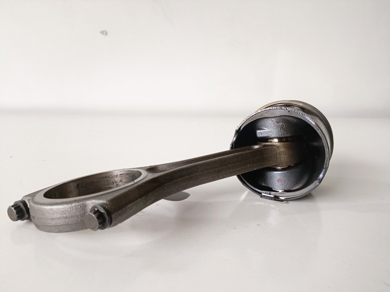Recambio de piston para land rover discovery 276dt referencia OEM IAM H268X  