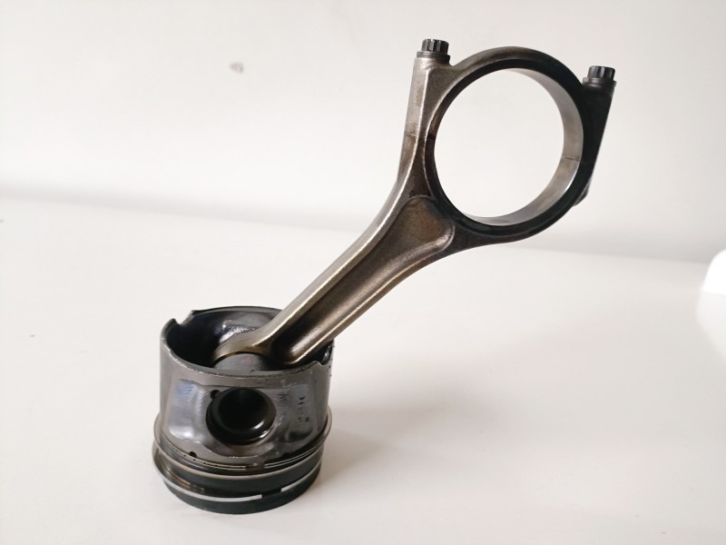 Recambio de piston para land rover discovery 276dt referencia OEM IAM H268X  