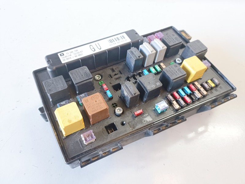 Recambio de caja reles / fusibles para opel astra h gtc z17dtr referencia OEM IAM 13206748/5DK00866848  