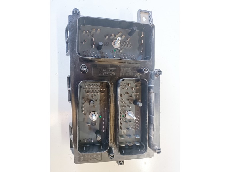 Recambio de caja reles / fusibles para opel astra h gtc z17dtr referencia OEM IAM 13206748/5DK00866848  