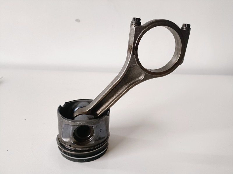 Recambio de piston para land rover discovery 276dt referencia OEM IAM H268X  