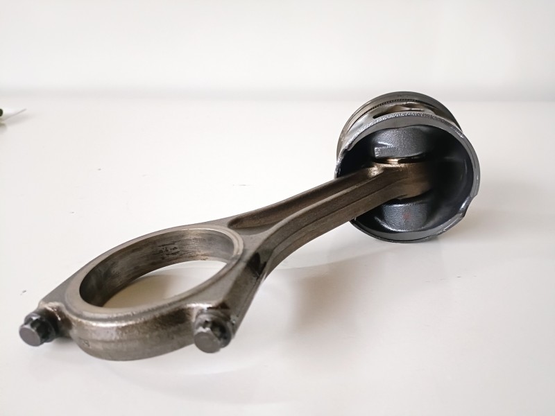Recambio de piston para land rover discovery 276dt referencia OEM IAM H268X  