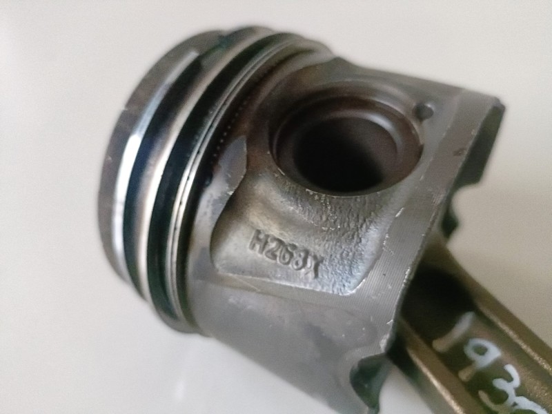 Recambio de piston para land rover discovery 276dt referencia OEM IAM H268X  