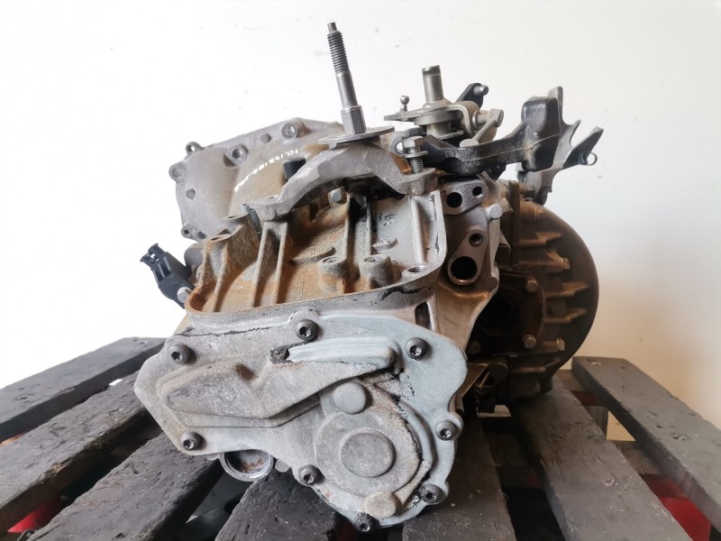 Recambio de caja cambios para peugeot 5008 rh02 referencia OEM IAM 20MB26  