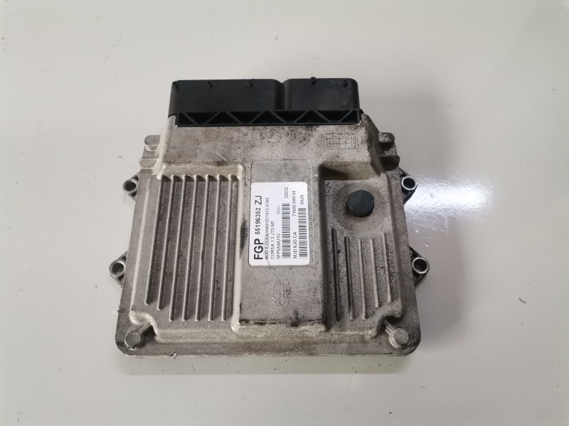 Recambio de centralita motor uce para opel corsa c z13dt referencia OEM IAM 55196352ZJ  