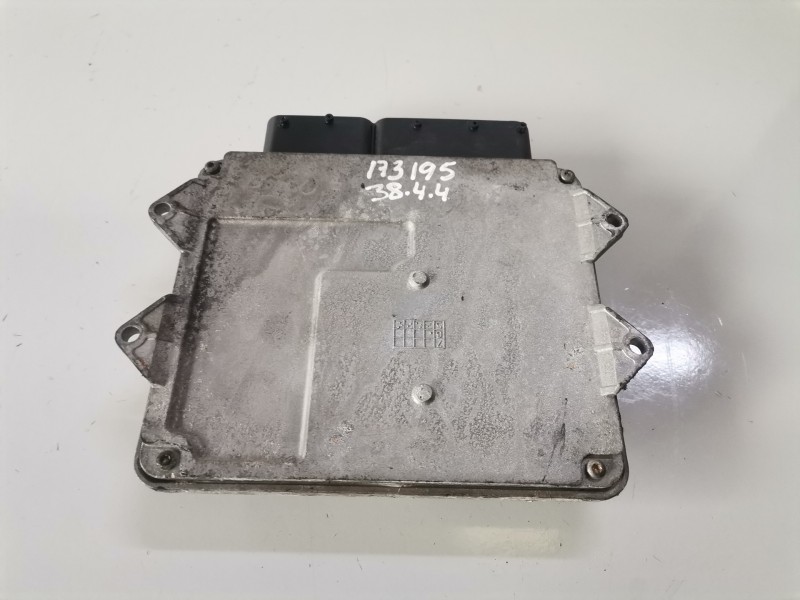 Recambio de centralita motor uce para opel corsa c z13dt referencia OEM IAM 55196352ZJ  