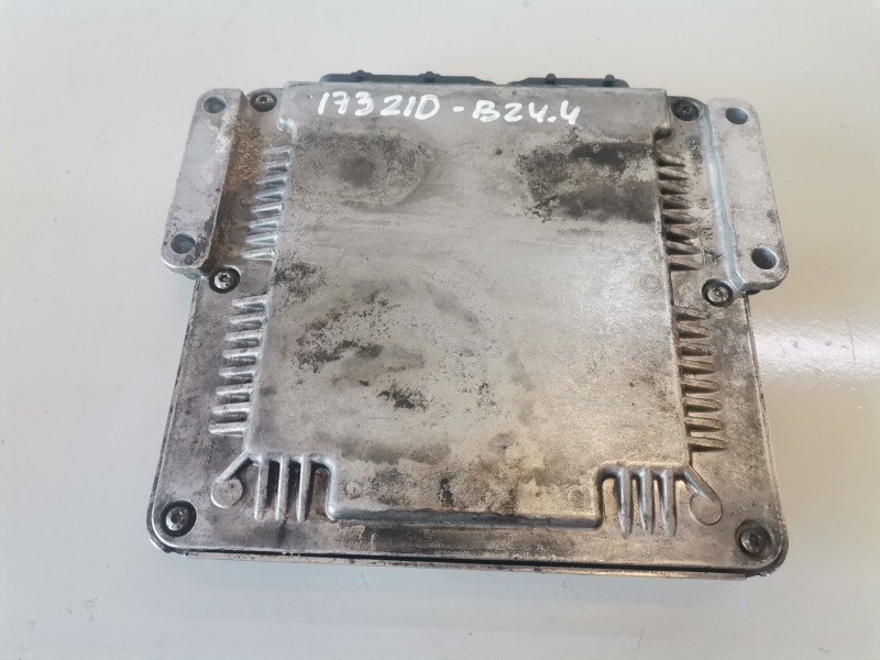 Recambio de centralita motor uce para chrysler voyager (rg) vm4bc referencia OEM IAM 0281013001/P05094802AC  
