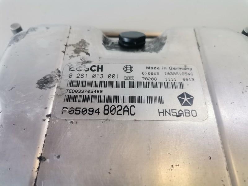 Recambio de centralita motor uce para chrysler voyager (rg) vm4bc referencia OEM IAM 0281013001/P05094802AC  
