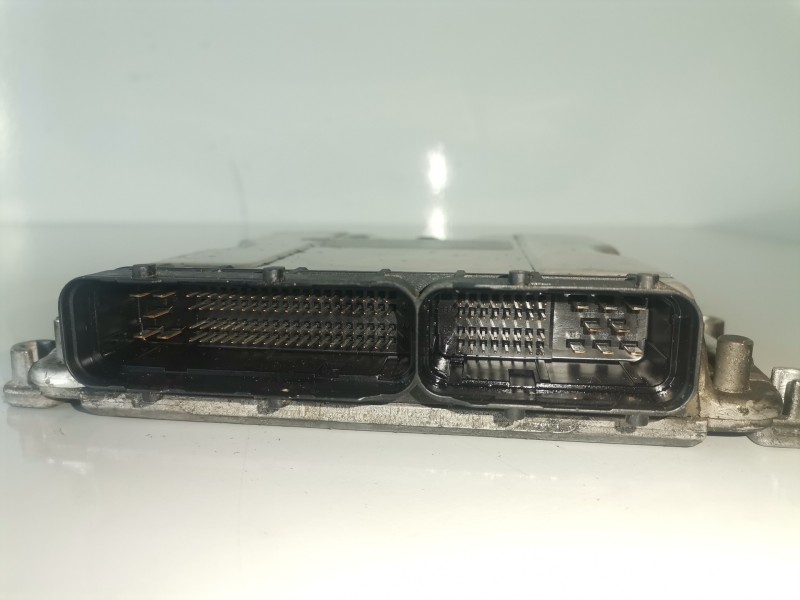 Recambio de centralita motor uce para chrysler voyager (rg) vm4bc referencia OEM IAM 0281013001/P05094802AC  