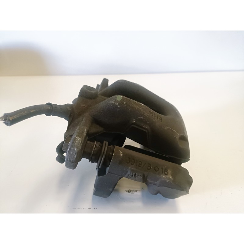 Recambio de pinza de freno delantera derecha para bmw serie 1 berlina (e81/e87) n47d20a referencia OEM IAM 3019B  