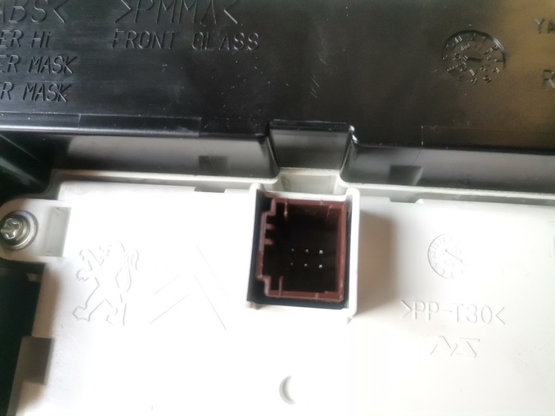Recambio de cuadro instrumentos para peugeot 3008 9hz / 9h01 referencia OEM IAM 9666247580  