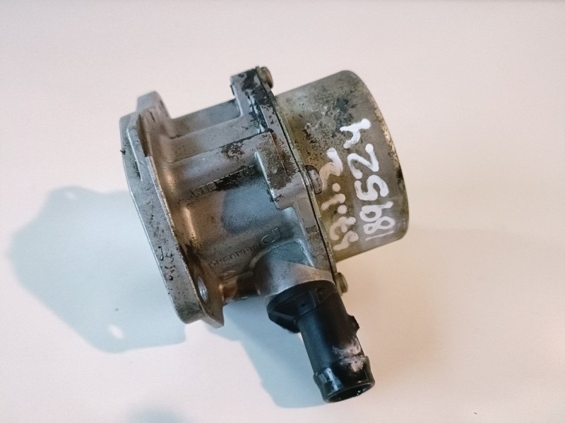 Recambio de depresor freno / bomba vacio para renault megane iii berlina 5p k9k832 referencia OEM IAM 8201005306B  