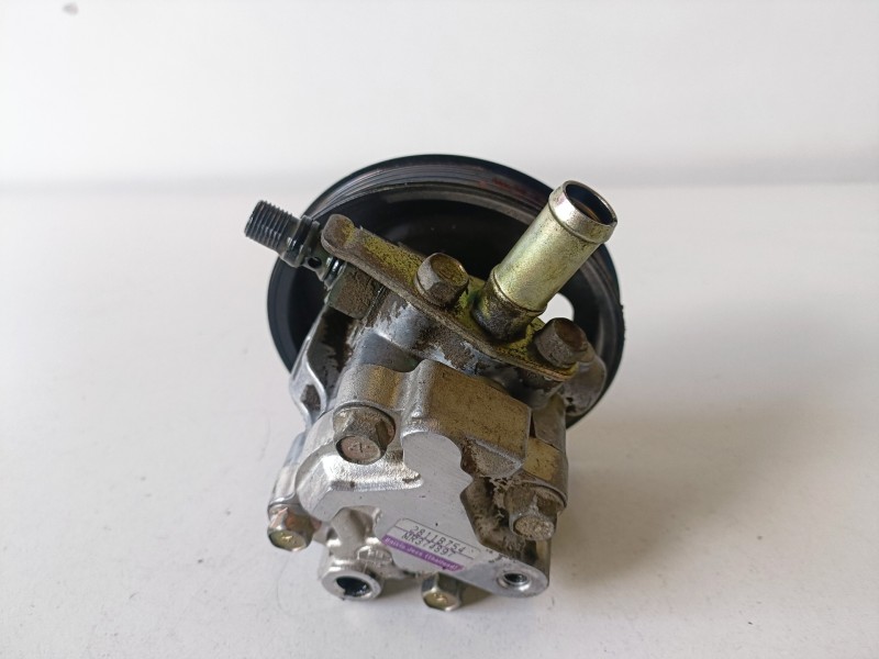 Recambio de bomba direccion para mitsubishi l200 (k70) 4d56 referencia OEM IAM MR374897  