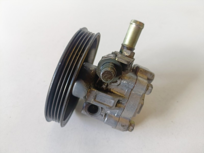 Recambio de bomba direccion para mitsubishi l200 (k70) 4d56 referencia OEM IAM MR374897  