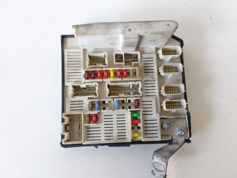 Recambio de caja reles / fusibles para renault scenic ii (jm) k4m766 referencia OEM IAM 519158083  